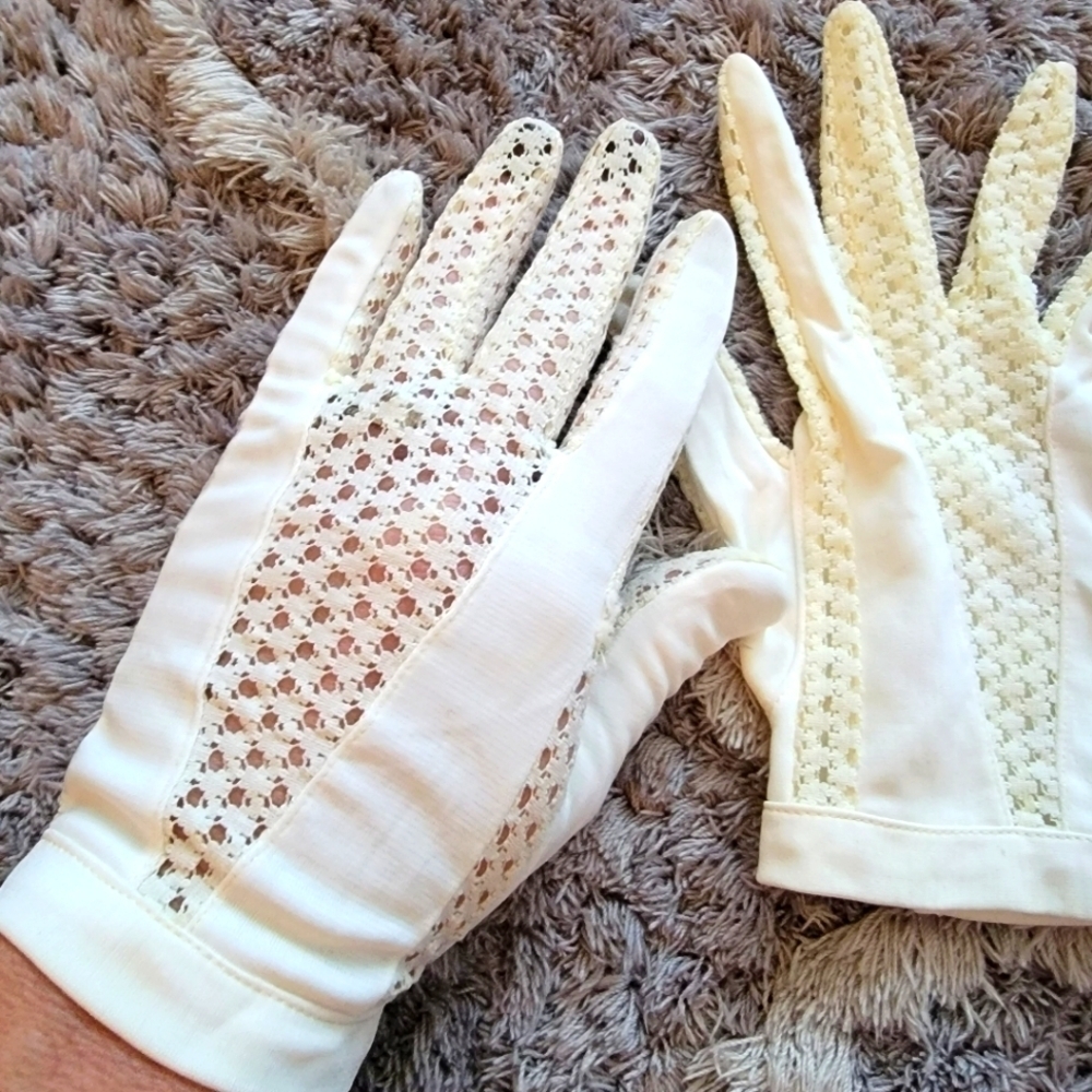 Vintage Lace Gloves OS